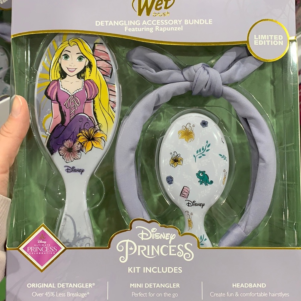 Disney Tangled Wet brush detangling Accessory bundle